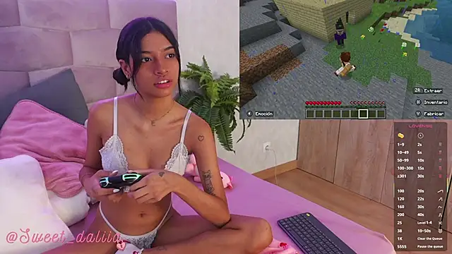 Snapshot of DaliaCruz chatting on September 21, 4:47 am DaliaCruz online show from September 21, 4:47 am