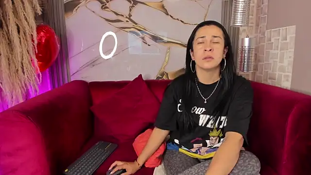 Bella williamss  online show from November 18, 7:51 pm