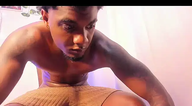 Snapshot of LOGAN_DRAKE chatting on March 23, 2:04 am LOGAN DRAKE online show from March 23, 2:04 am