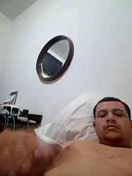 Snapshot of comcoroas chatting on March 31, 1:40 am comcoroas online show from March 31, 1:40 am