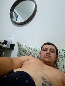 Snapshot of comcoroas chatting on April 16, 1:39 am comcoroas online show from April 16, 1:39 am