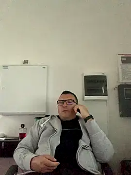 Snapshot of Mike8523 chatting on September 28, 4:29 am Mike8523 online show from September 28, 4:29 am