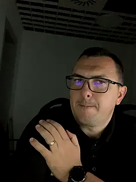 Snapshot of Mike8523 chatting on October 25, 4:20 am Mike8523 online show from October 25, 4:20 am