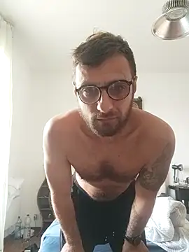 Snapshot of sebik122 chatting on October 5, 6:34 am sebik122 online show from October 5, 6:34 am