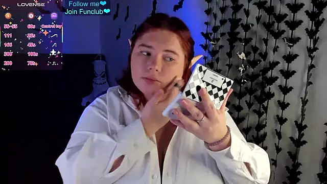 Lily lu one online show from October 28, 11:18 pm