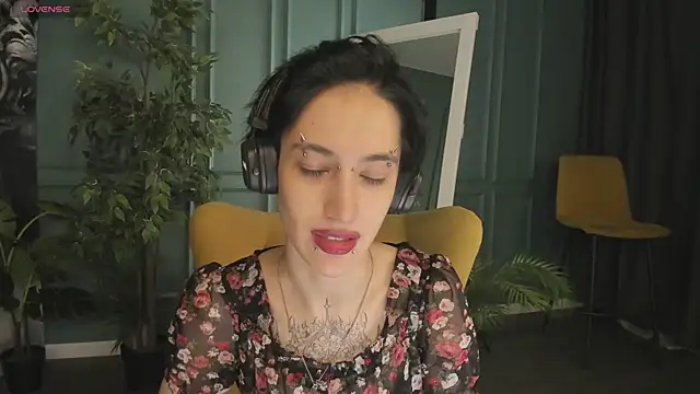 Snapshot of lisbatsyy chatting on March 8, 5:54 pm lisbatsyy online show from March 8, 5:54 pm