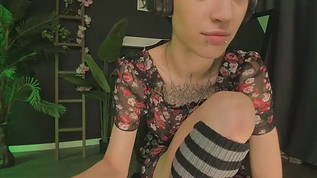 Snapshot of lisbatsyy chatting on March 10, 4:38 am lisbatsyy online show from March 10, 4:38 am