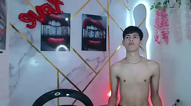 Snapshot of KING_OFF_BOYS chatting on March 11, 8:30 am KING OFF BOYS online show from March 11, 8:30 am