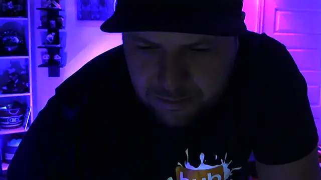 Snapshot of MickDollz chatting on February 26, 5:20 am MickDollz online show from February 26, 5:20 am