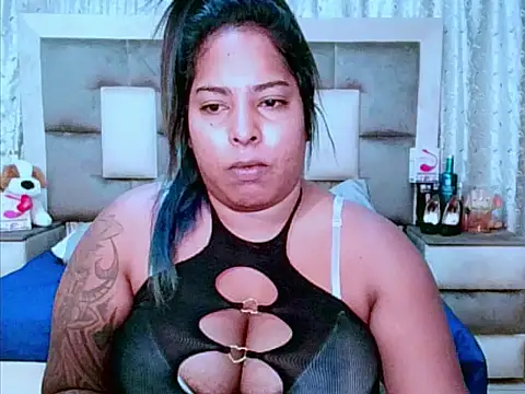 Snapshot of indiantopaz694u chatting on March 13, 4:05 am indiantopaz694u online show from March 13, 4:05 am