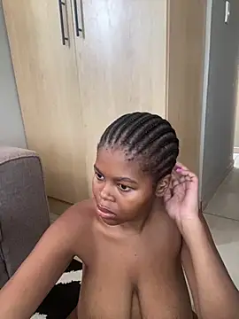 Snapshot of _DollFace_ chatting on February 9, 8:40 am DollFace online show from February 9, 8:40 am