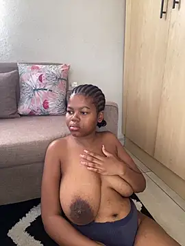 Snapshot of _DollFace_ chatting on February 12, 6:30 am DollFace online show from February 12, 6:30 am