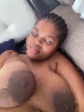 Snapshot of _DollFace_ chatting on February 24, 7:39 am DollFace online show from February 24, 7:39 am