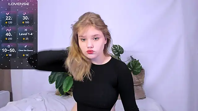 LaseyMoon online show from March 5, 5:40 am