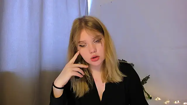 LaseyMoon online show from March 9, 4:16 am