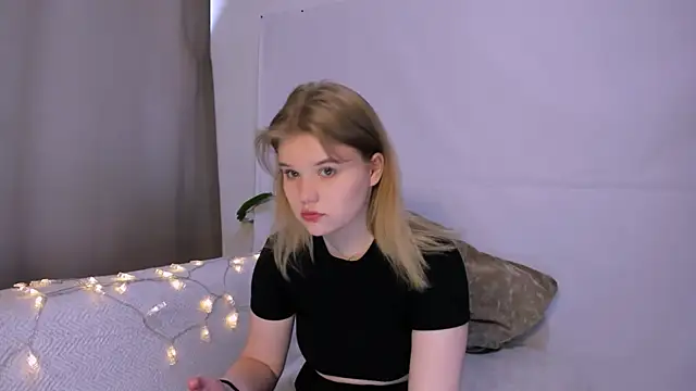 LaseyMoon online show from March 12, 1:25 am