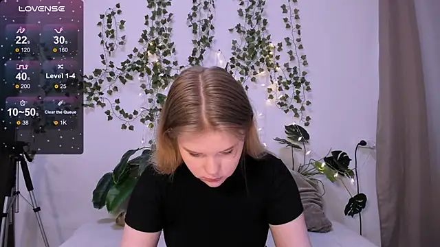 LaseyMoon online show from March 12, 4:30 am