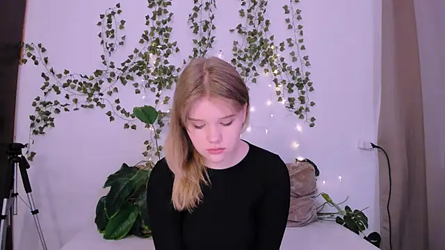 LaseyMoon online show from March 17, 1:03 am