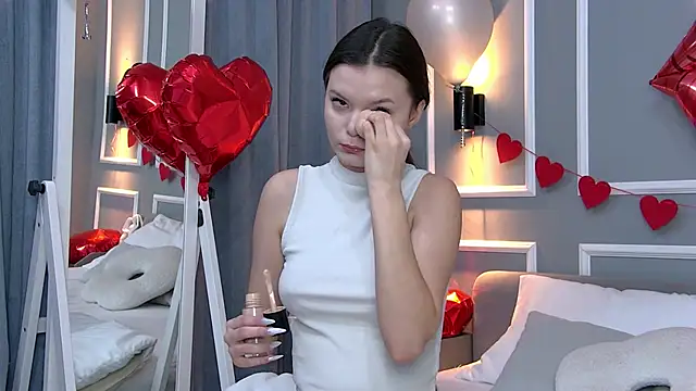 AsterQuinn online show from February 15, 3:09 pm