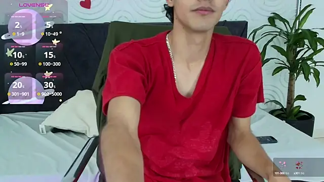 Snapshot of Maximoherrera_16 chatting on May 21, 1:07 pm Maximoherrera 16 online show from May 21, 1:07 pm