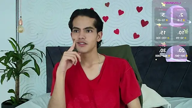 Snapshot of Maximoherrera_16 chatting on May 29, 12:36 pm Maximoherrera 16 online show from May 29, 12:36 pm