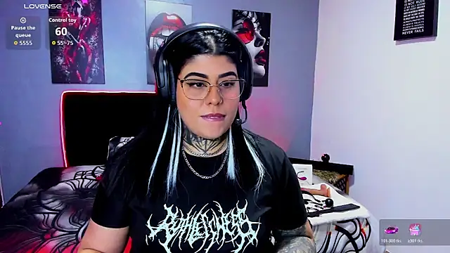 Snapshot of Veronika_metal chatting on May 10, 3:23 am Veronika metal online show from May 10, 3:23 am