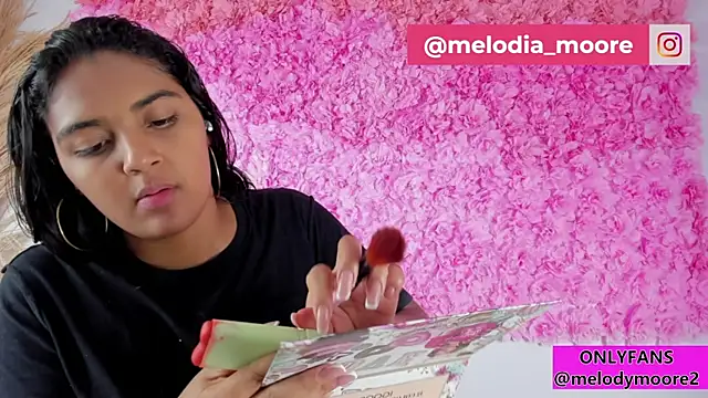 Snapshot of Melodymoore_ chatting on November 19, 10:21 pm Melodymoore online show from November 19, 10:21 pm