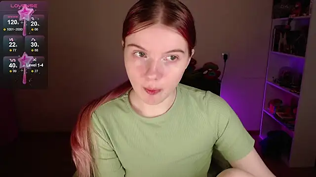 Snapshot of Strawberry_juli chatting on December 21, 12:01 pm Strawberry juli online show from December 21, 12:01 pm