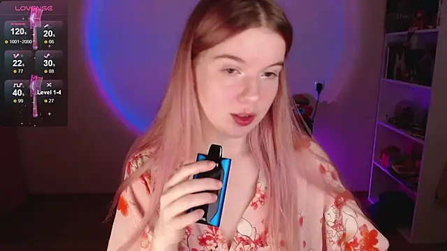 Snapshot of Strawberry_juli chatting on December 22, 3:53 pm Strawberry juli online show from December 22, 3:53 pm