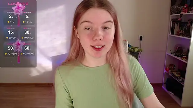 Snapshot of Strawberry_juli chatting on January 15, 8:30 am Strawberry juli online show from January 15, 8:30 am