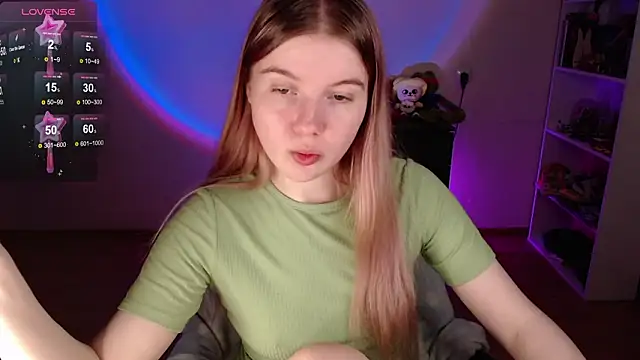 Snapshot of Strawberry_juli chatting on February 16, 1:29 pm Strawberry juli online show from February 16, 1:29 pm