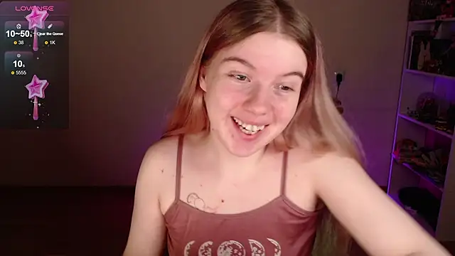 Snapshot of Strawberry_juli chatting on February 28, 1:23 pm Strawberry juli online show from February 28, 1:23 pm