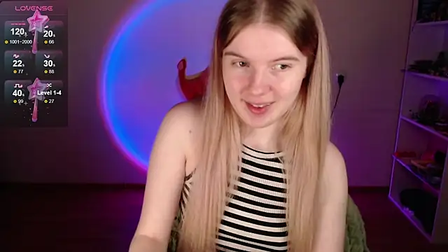 Strawberry juli online show from April 19, 1:32 pm