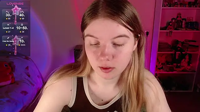 Strawberry juli online show from May 20, 3:13 am