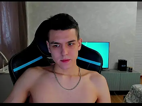 Snapshot of TravisRevas chatting on March 4, 1:38 pm TravisRevas online show from March 4, 1:38 pm