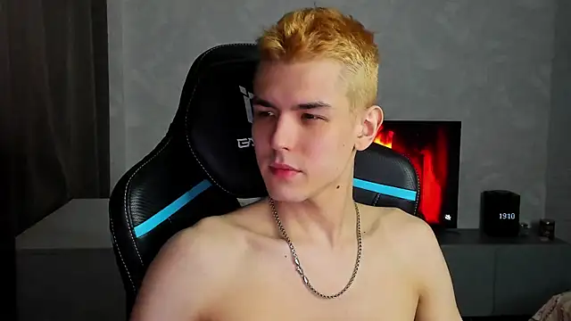 Snapshot of TravisRevas chatting on March 7, 4:11 pm TravisRevas online show from March 7, 4:11 pm