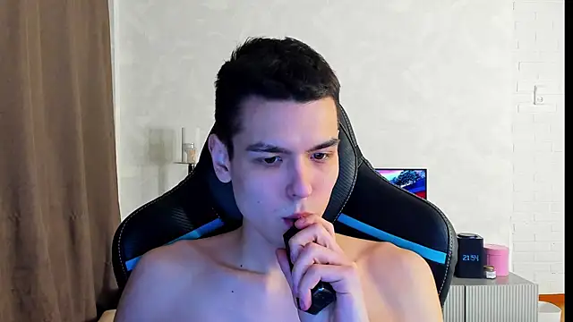 Snapshot of TravisRevas chatting on March 13, 6:56 pm TravisRevas online show from March 13, 6:56 pm