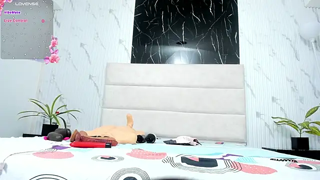 Snapshot of ZoeeG chatting on March 15, 3:18 am ZoeeG online show from March 15, 3:18 am