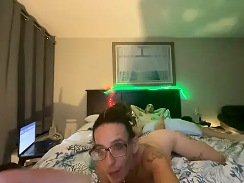 Snapshot of JerseyGem chatting on October 5, 10:57 am JerseyGem online show from October 5, 10:57 am