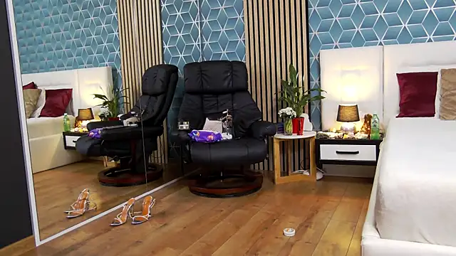 zoeylarkens online show from February 25, 3:16 pm