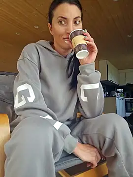 zoeylarkens online show from October 5, 1:09 pm