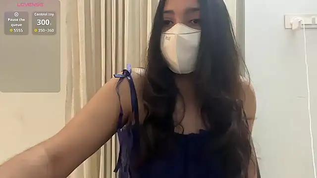 Snapshot of oviyakalra chatting on October 29, 3:31 am oviyakalra online show from October 29, 3:31 am