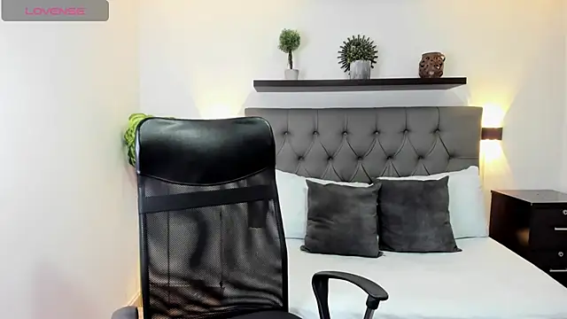 dulce victoriaa  online show from March 14, 7:12 pm