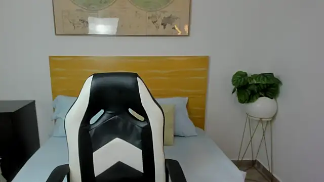 dulce victoriaa  online show from March 15, 12:45 pm