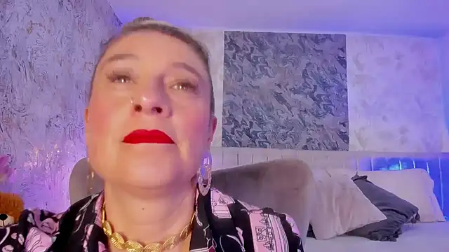 Liannaa  online show from September 25, 7:50 pm