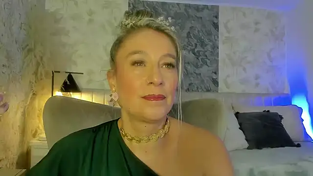 Liannaa  online show from November 25, 7:36 pm