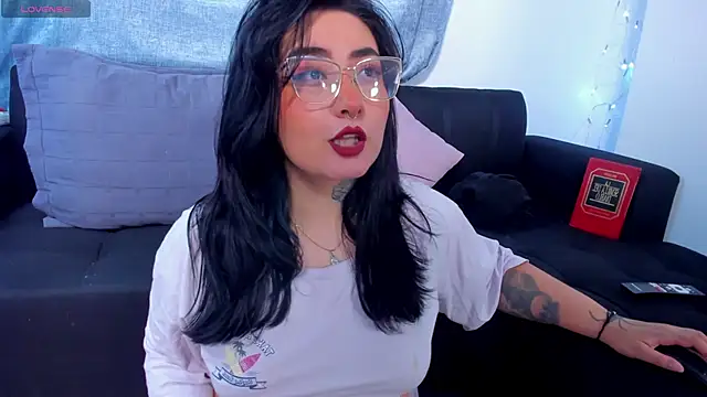 Snapshot of Curvybaddie99 chatting on November 4, 11:26 pm Curvybaddie99 online show from November 4, 11:26 pm