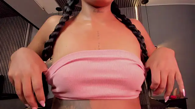 alahia betancurx online show from November 11, 1:00 pm