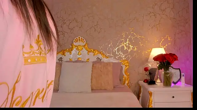 ScarlettWallace online show from February 24, 7:45 pm