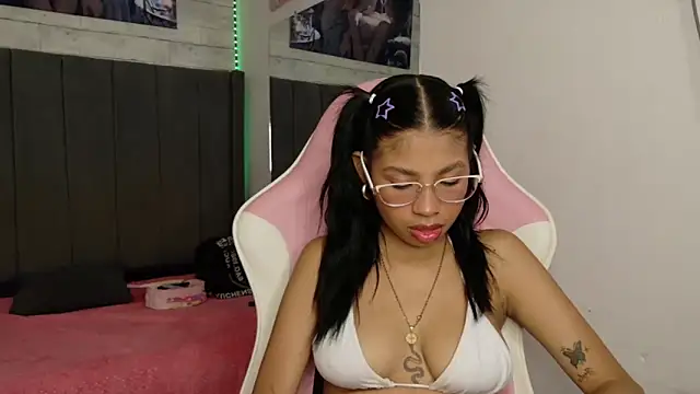 Snapshot of Aida_princess chatting on November 20, 11:26 pm Aida princess online show from November 20, 11:26 pm